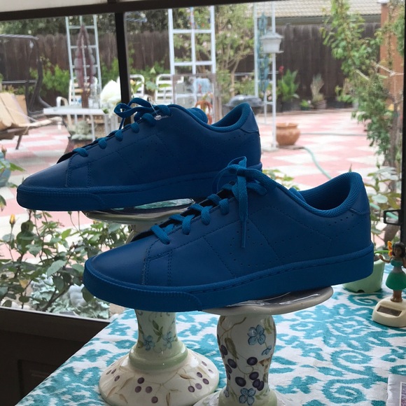 kids shoes 4Y - Picture 2 of 3